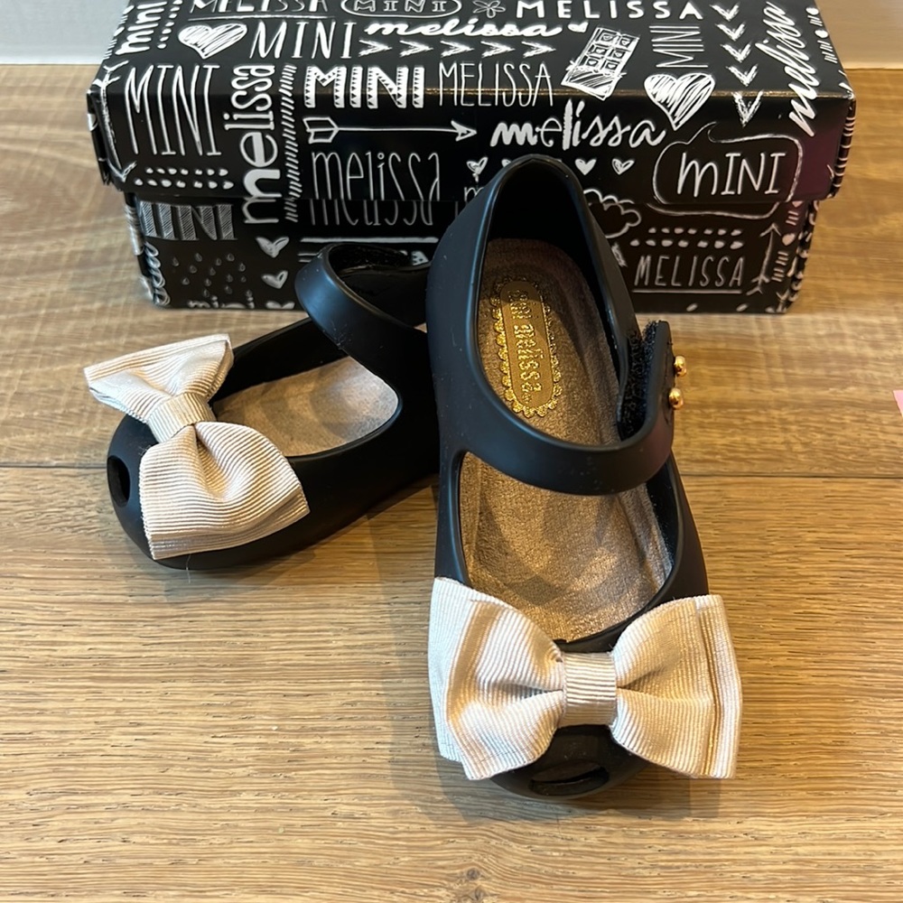New in Bag black with cream grosgrain bow Mini Melissa mary jane shoes, size 5